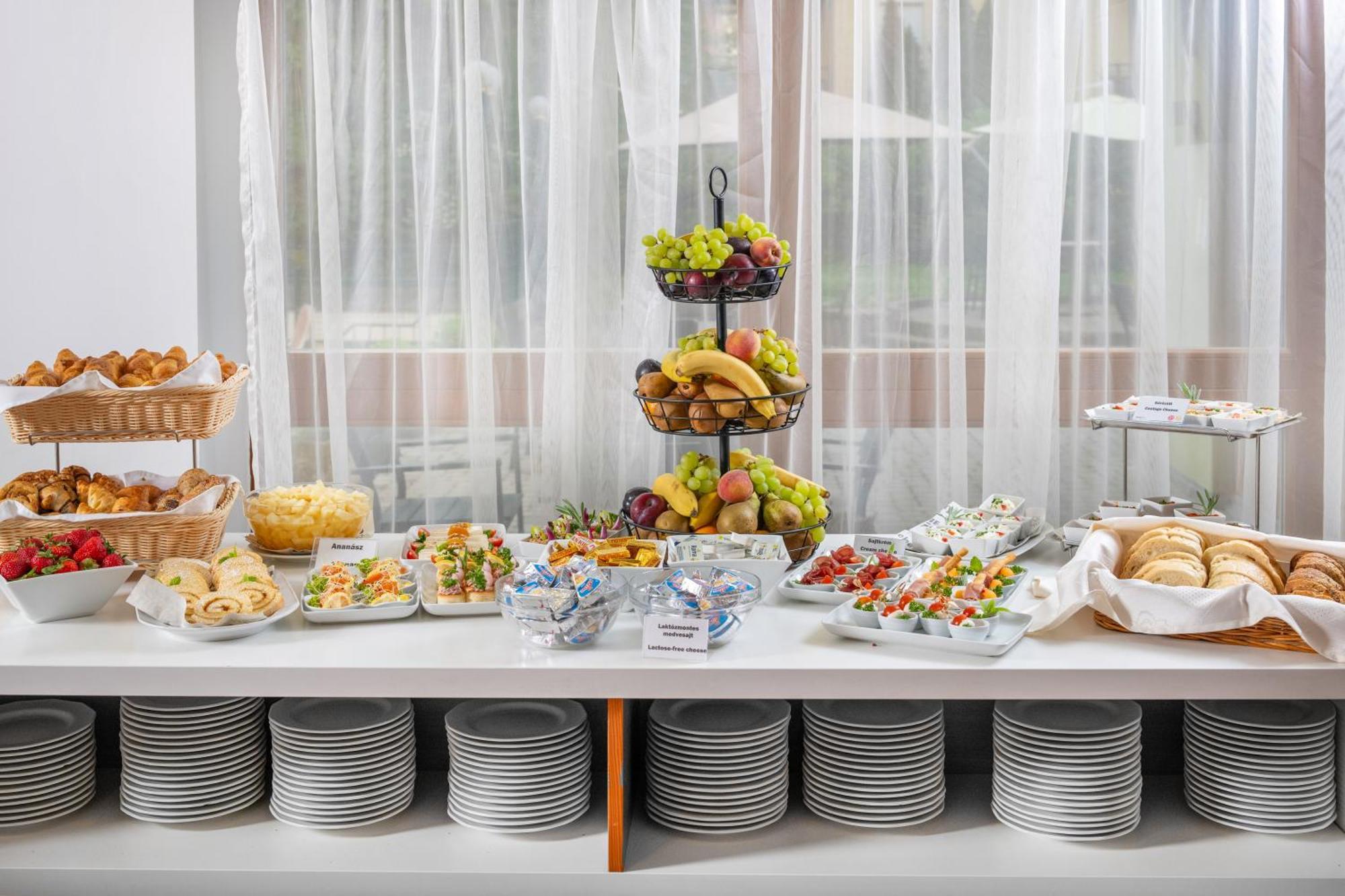 Corvin Hotel Budapest Residence Bagian luar foto