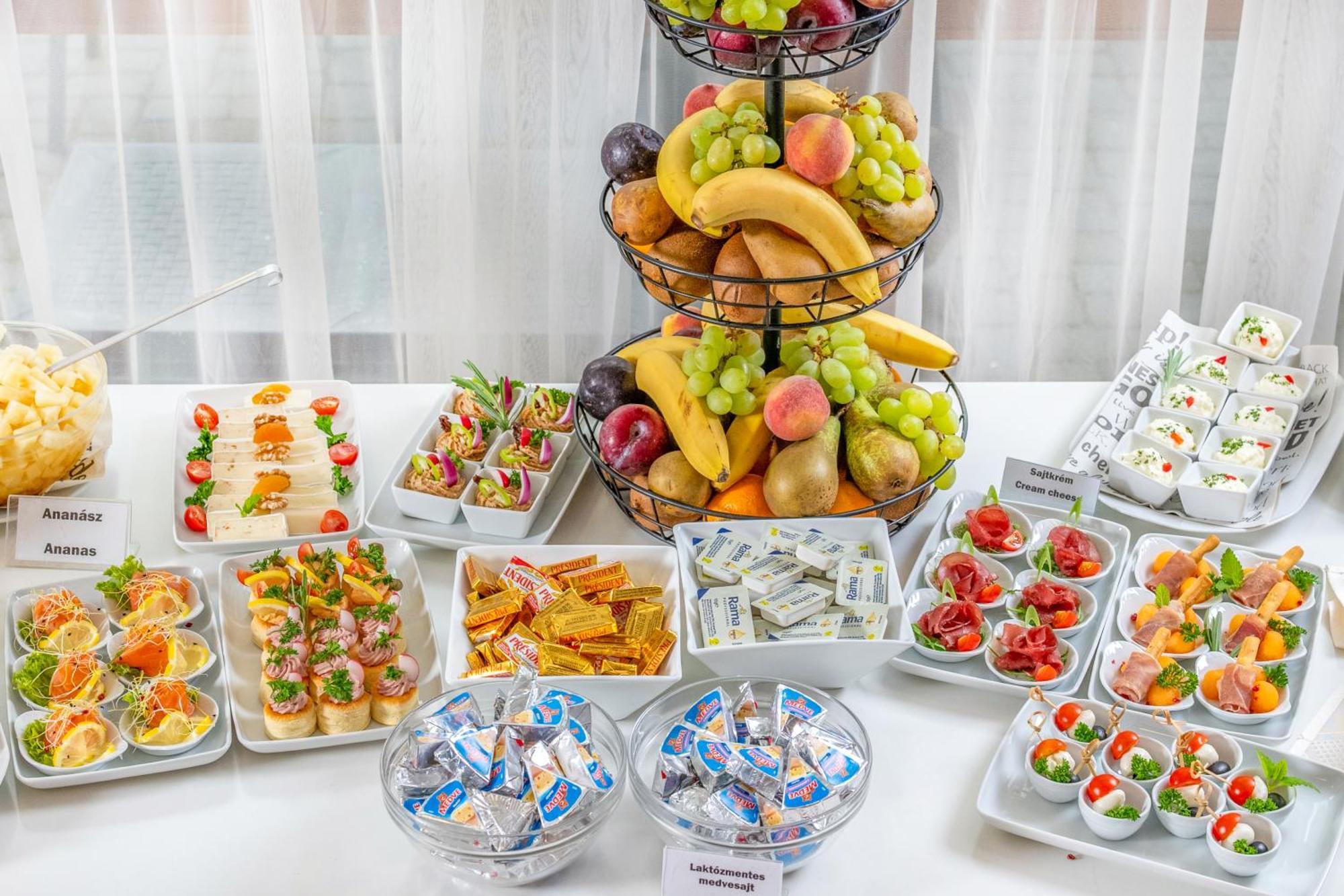 Corvin Hotel Budapest Residence Bagian luar foto