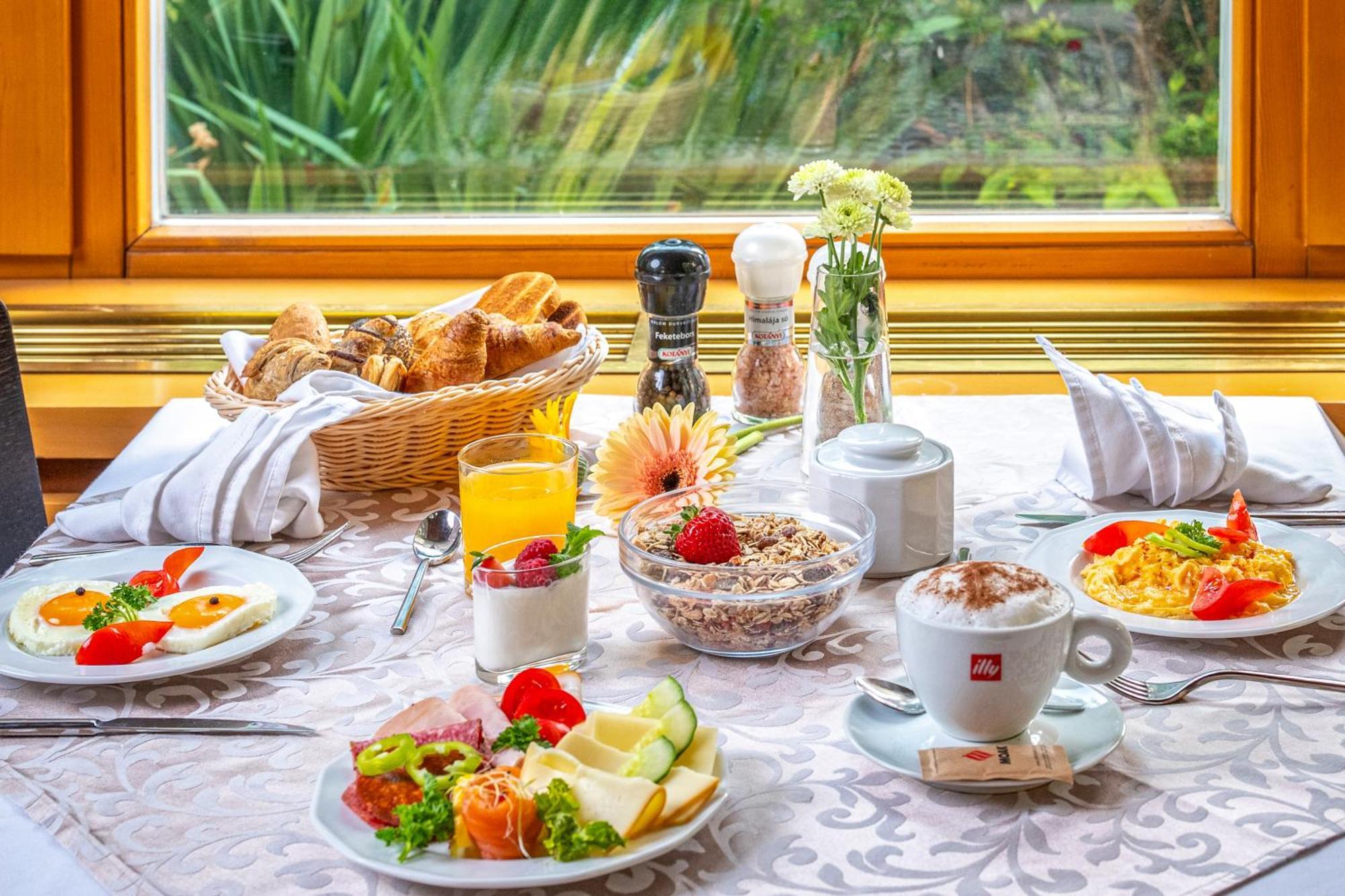Corvin Hotel Budapest Residence Bagian luar foto